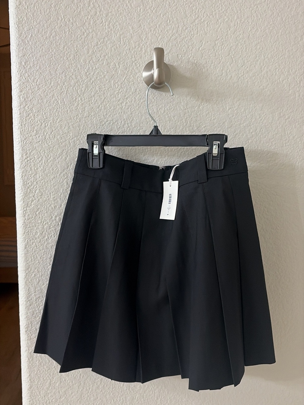 Aritzia Sunday Best Olive Mini Pleated Skirt Black – Size 6 NWT